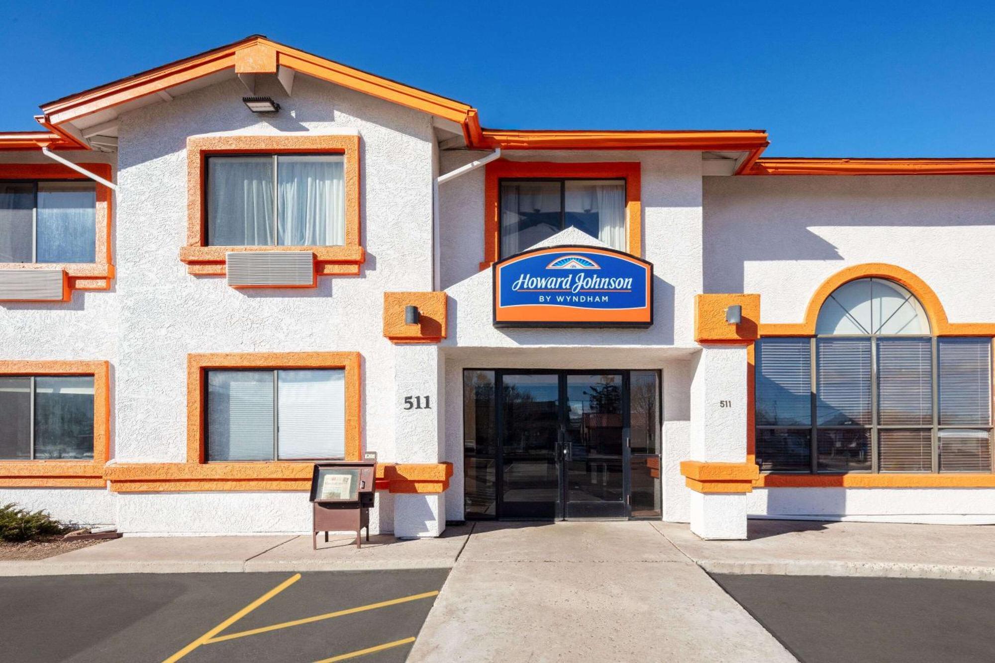 Howard Johnson By Wyndham Williams Exterior photo
