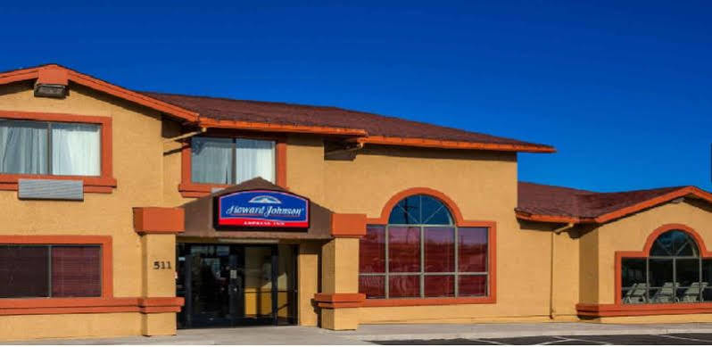 Howard Johnson By Wyndham Williams Exterior photo