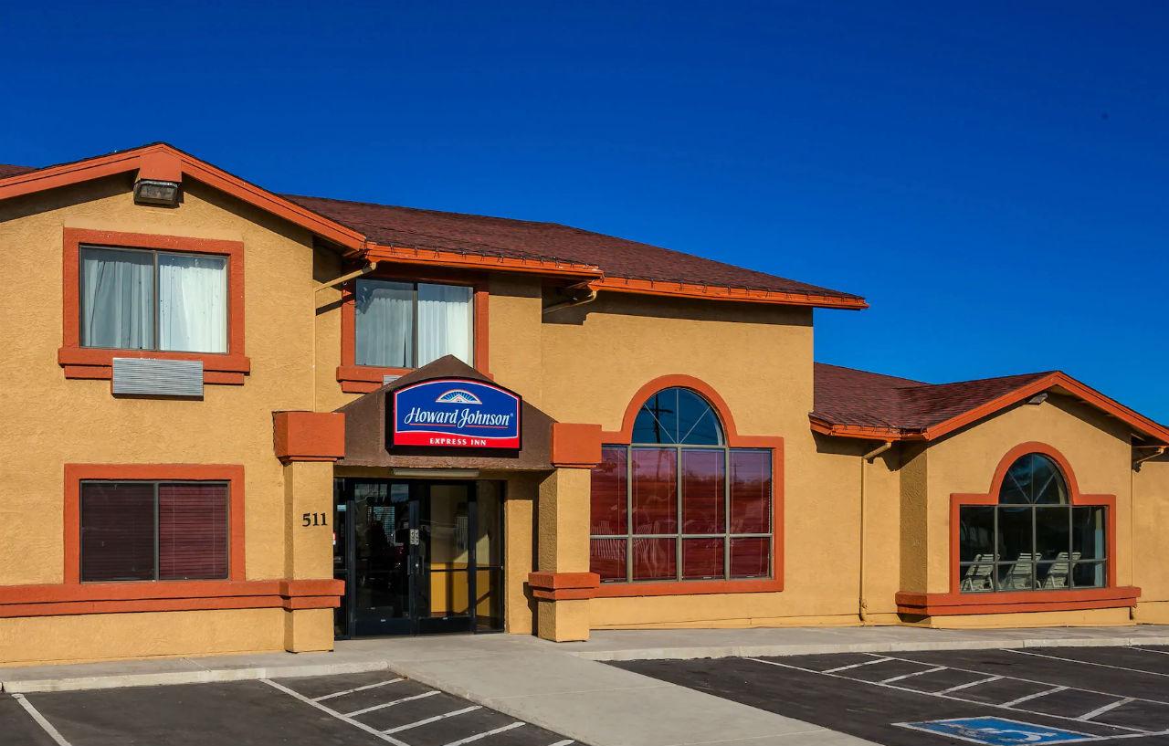 Howard Johnson By Wyndham Williams Exterior photo